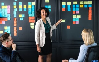 נשים מלמדות